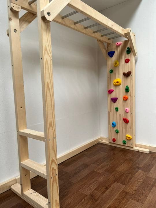 雲梯　うんてい　室内　ブリキエーション　ボルダリング　鉄棒　ターザンロープ