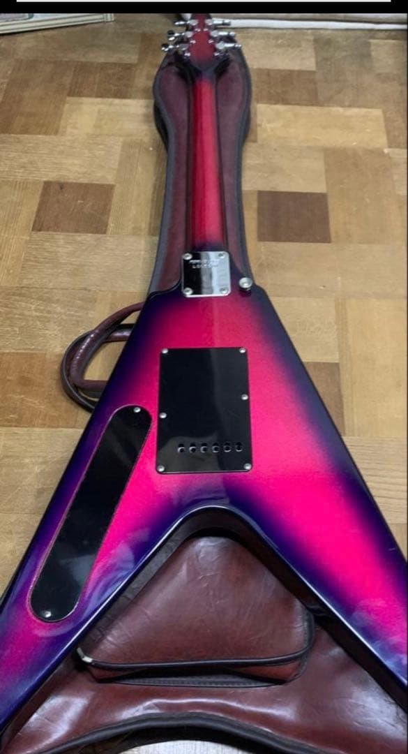 Vシェイプエレキギター グラデーションピンク FERNANDESエレキギター