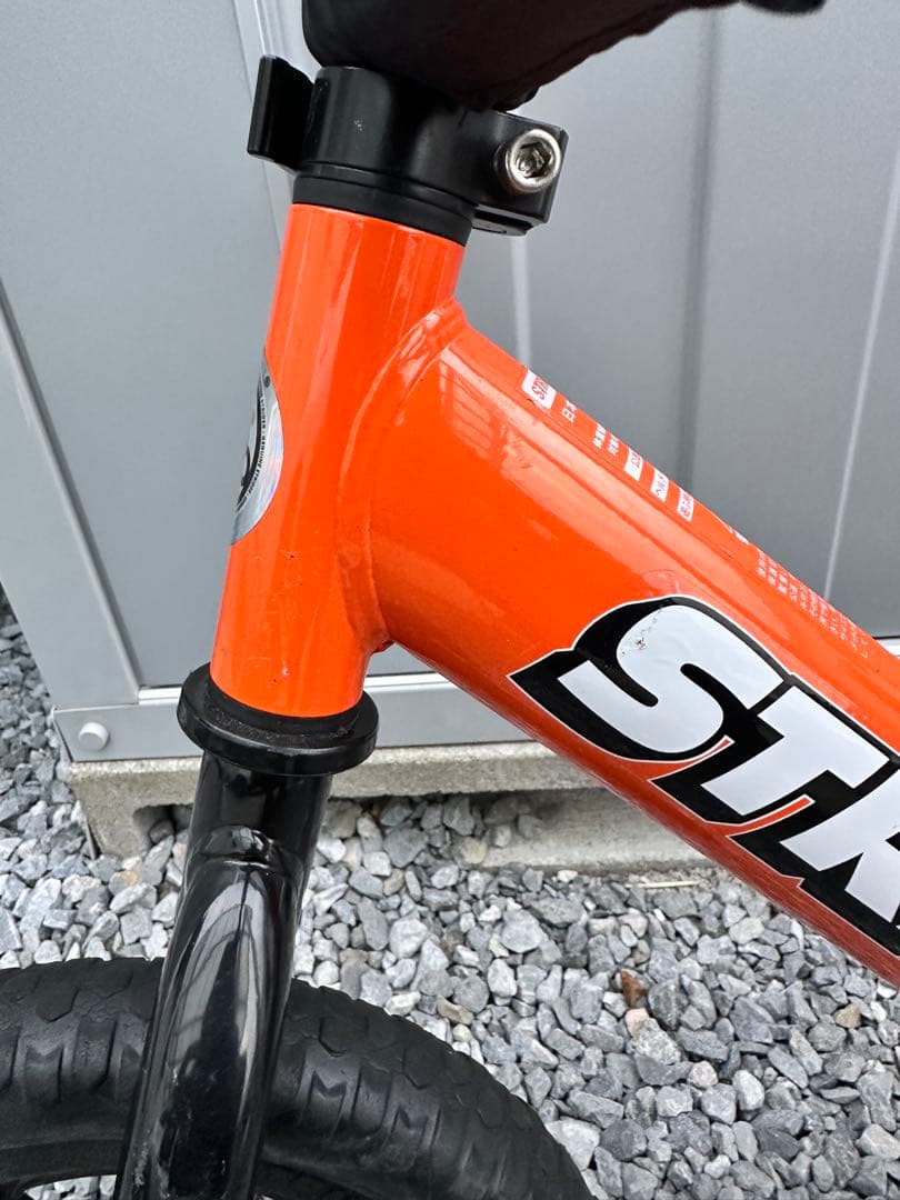 ストライダー　オレンジ　スポーツ　12インチ　スタンド付き
