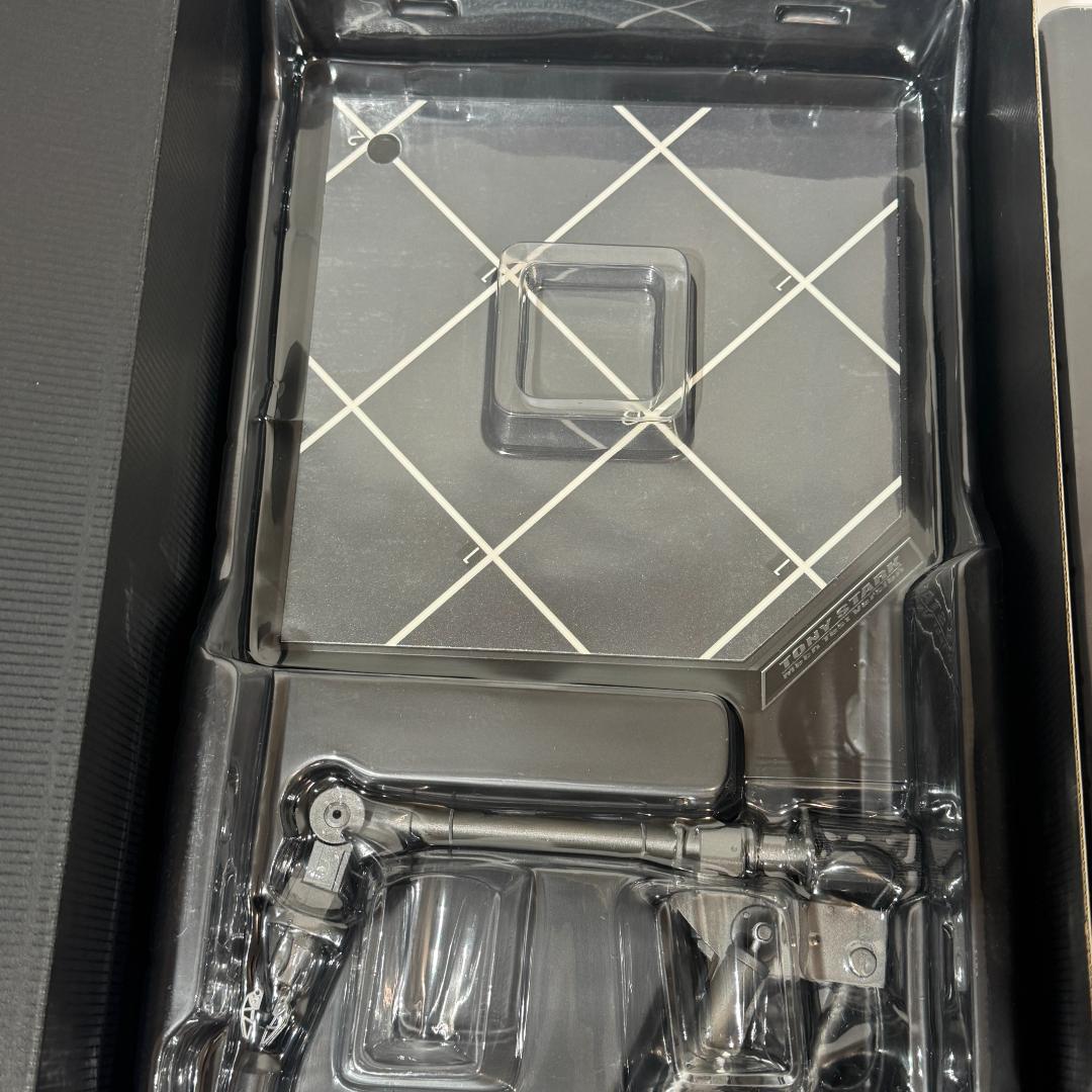 ホットトイズ トニー・スターク メカテスト版 フィギュア