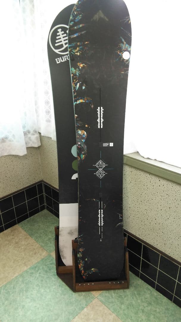 スノーボードスタンドラック、2本用、右側用　カラーウォルナット　ハンドメイド