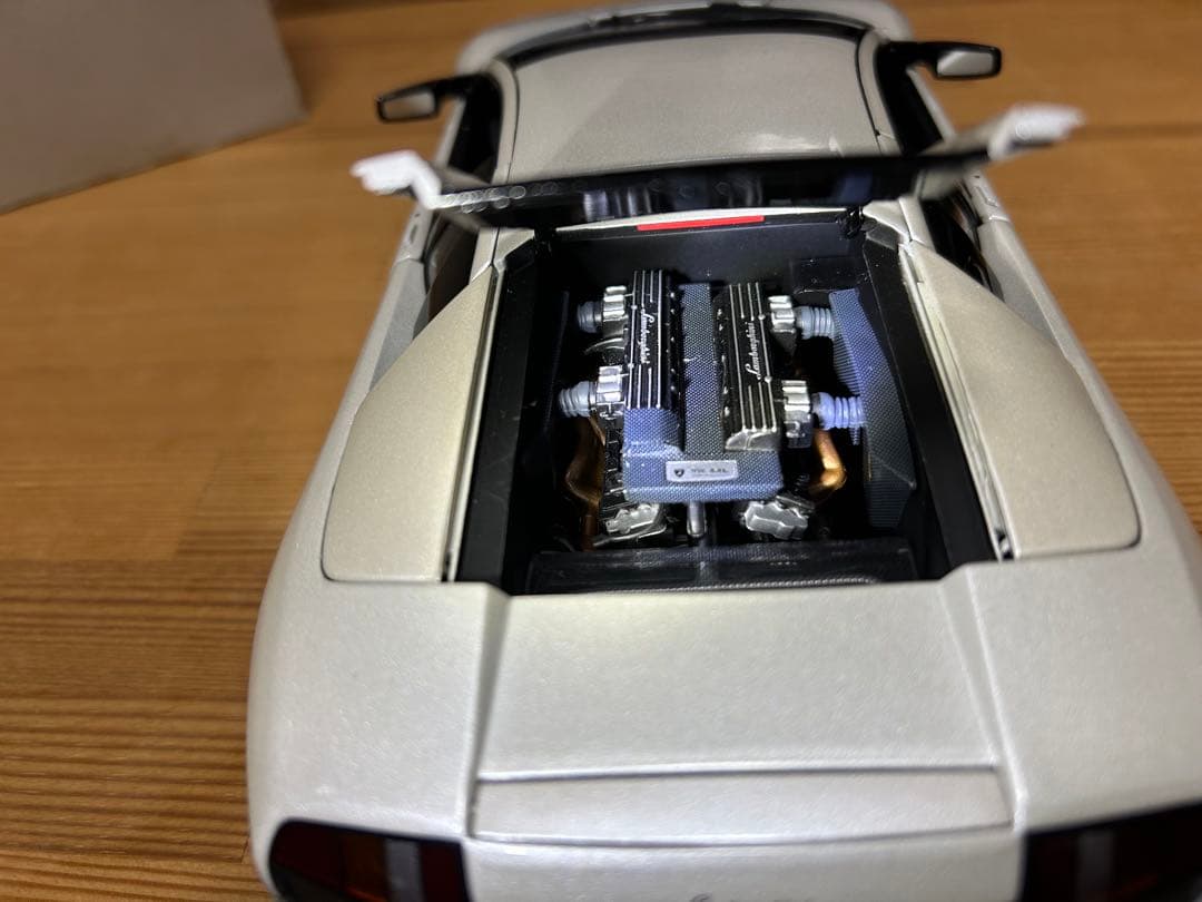 オートアート　1/18 ランボルギーニ ムルシエラゴ 白