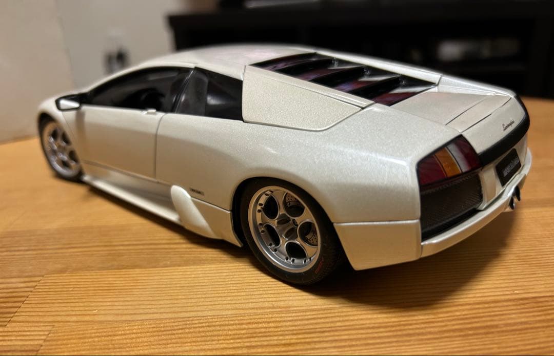 オートアート　1/18 ランボルギーニ ムルシエラゴ 白
