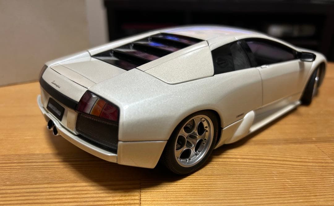 オートアート　1/18 ランボルギーニ ムルシエラゴ 白