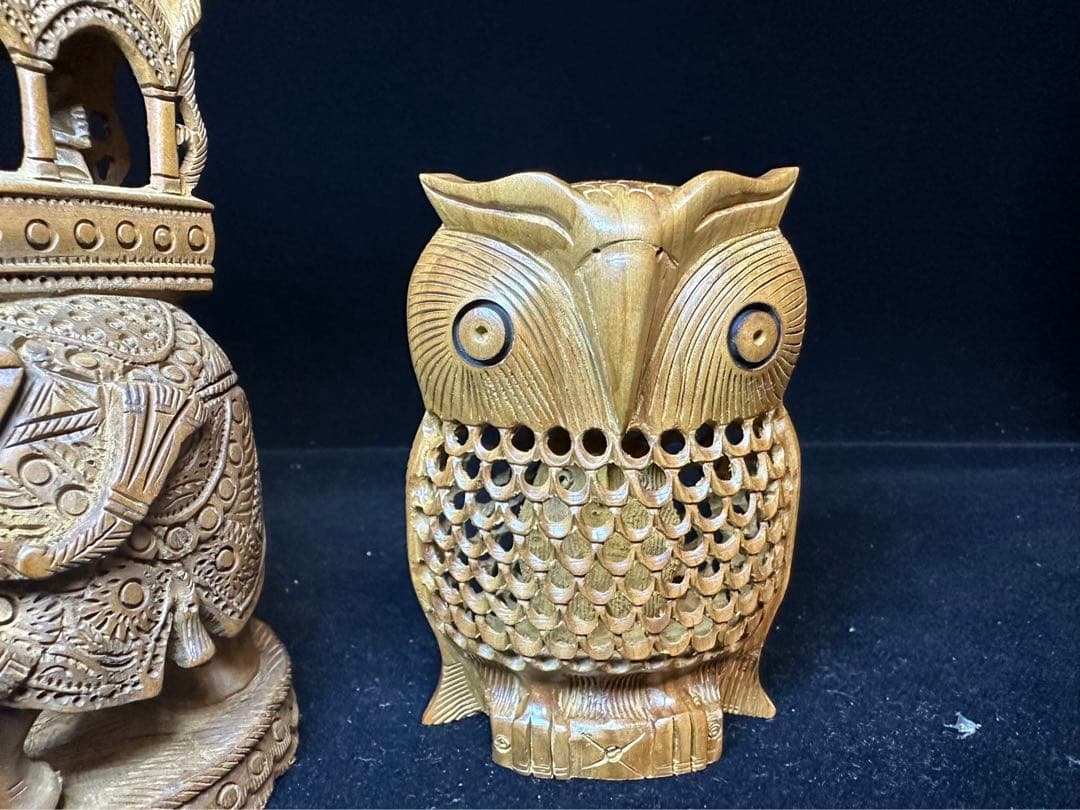 木彫り　白檀　インド　仏像　彫刻 置物　細密細工　骨董　アンティーク