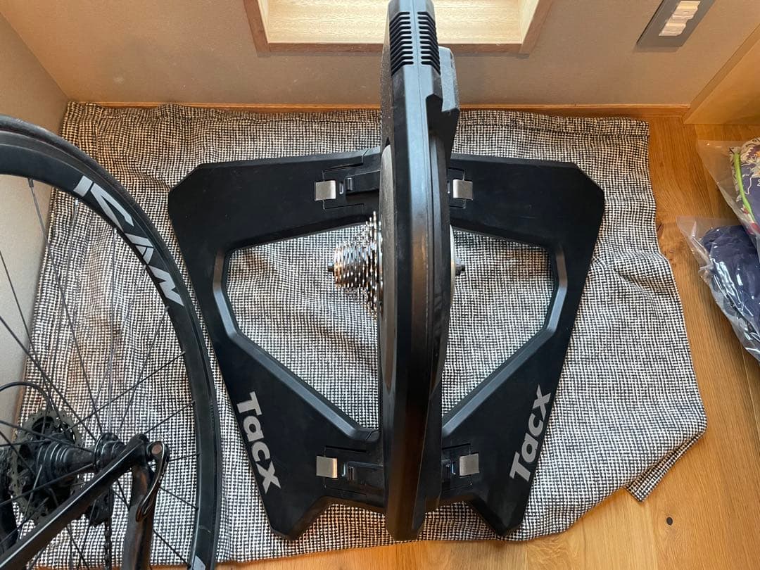 Tacx Neo トレーナー 安定したベース