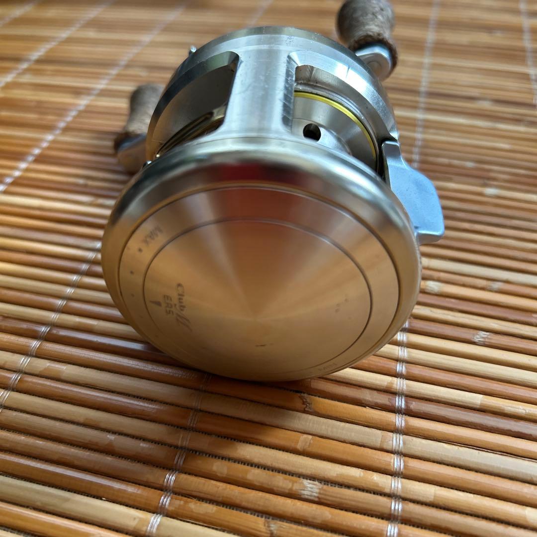 ダイワ　ミリオネア cv-z205 右ハンドル　外部調整ダイヤル