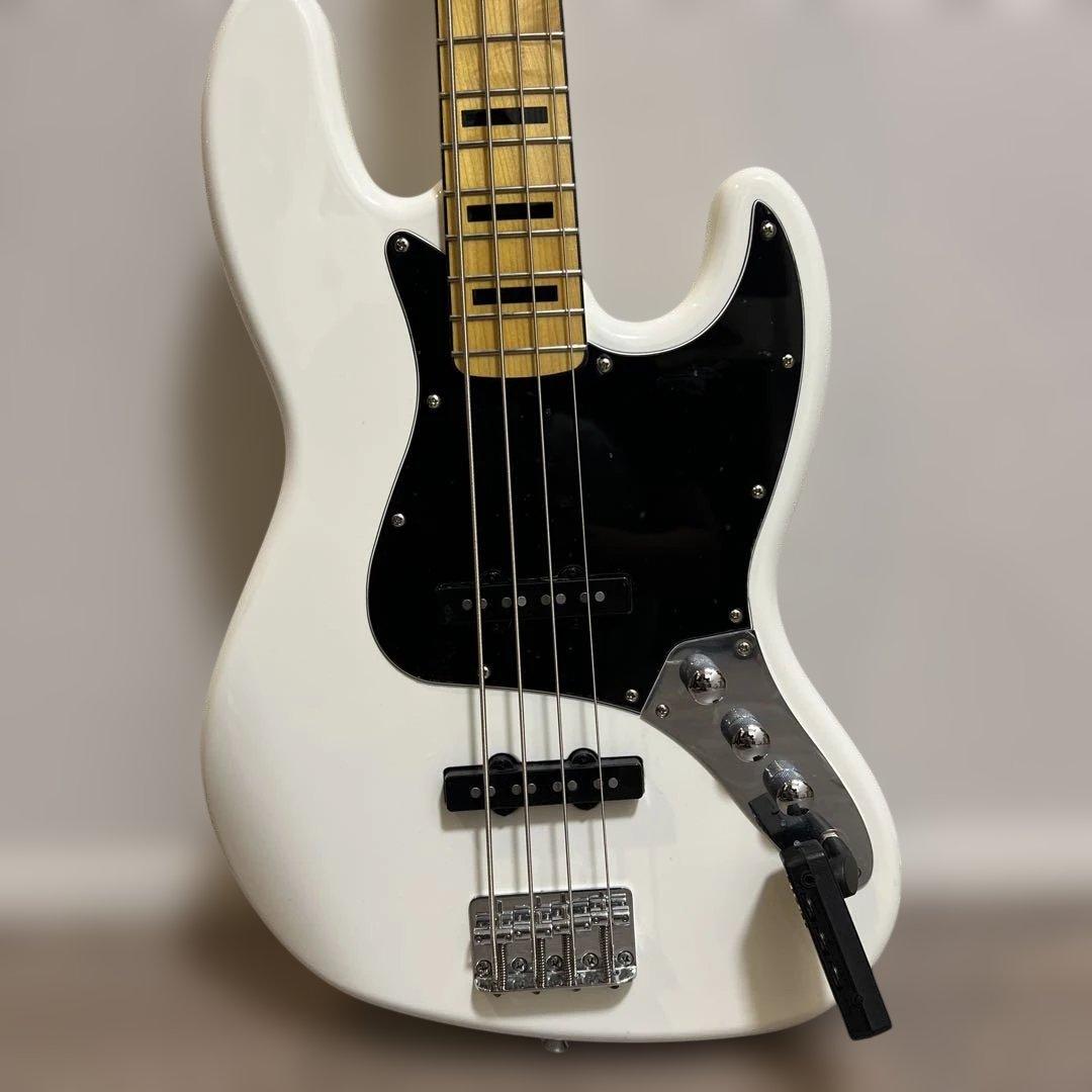 Squier Jazz Bass OWT エレキギター　ホワイト