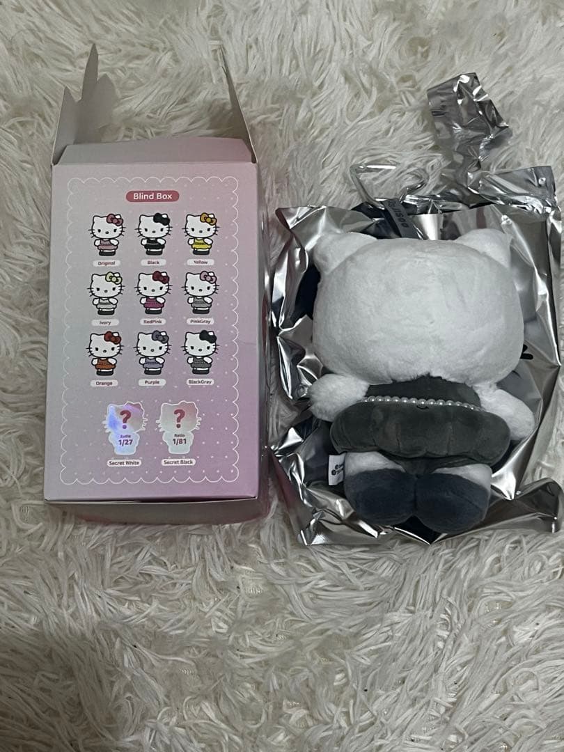 サンリオ　ハローキティ　ぬいぐるみ　JISOOコラボ　新品