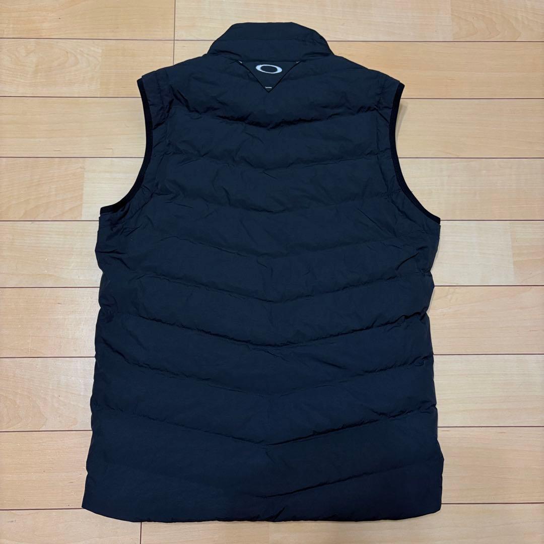 【美品】オークリー／スカル ダウンベスト／刺繍ロゴ　ブラック／M