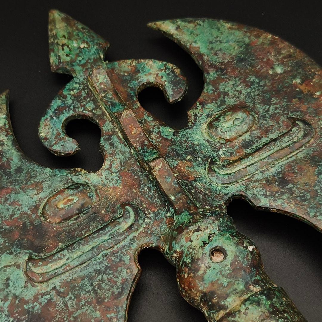 銅製置物　青銅器　双面斧　刀剣美術　中国美術　インテリア置物