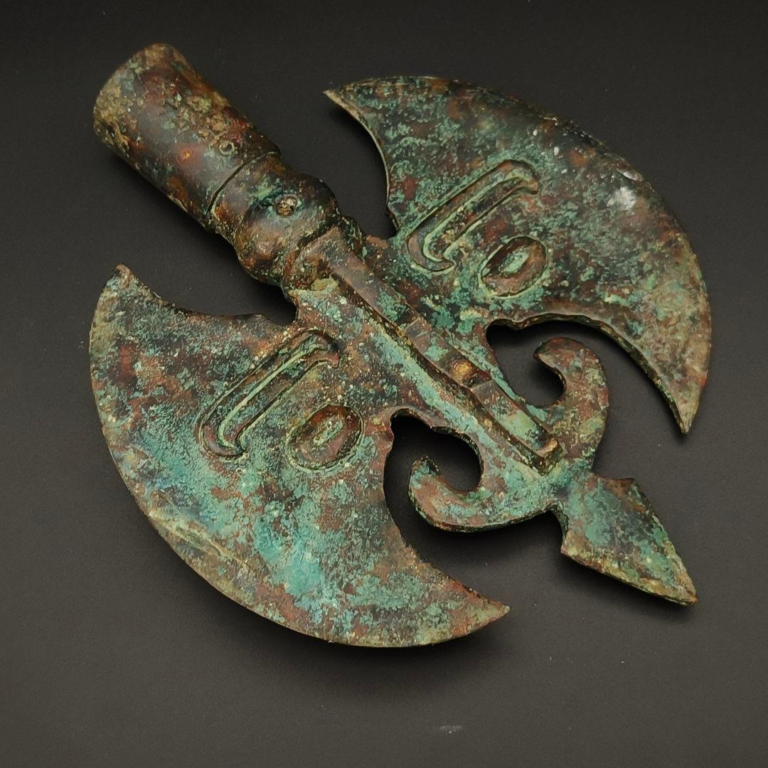 銅製置物　青銅器　双面斧　刀剣美術　中国美術　インテリア置物