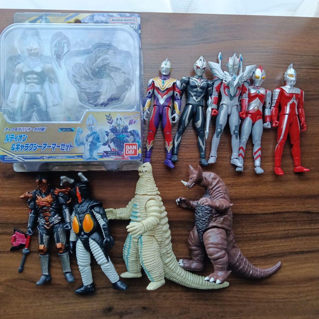 ウルトラマン　怪獣　アクション　フィギュア　バンダイ