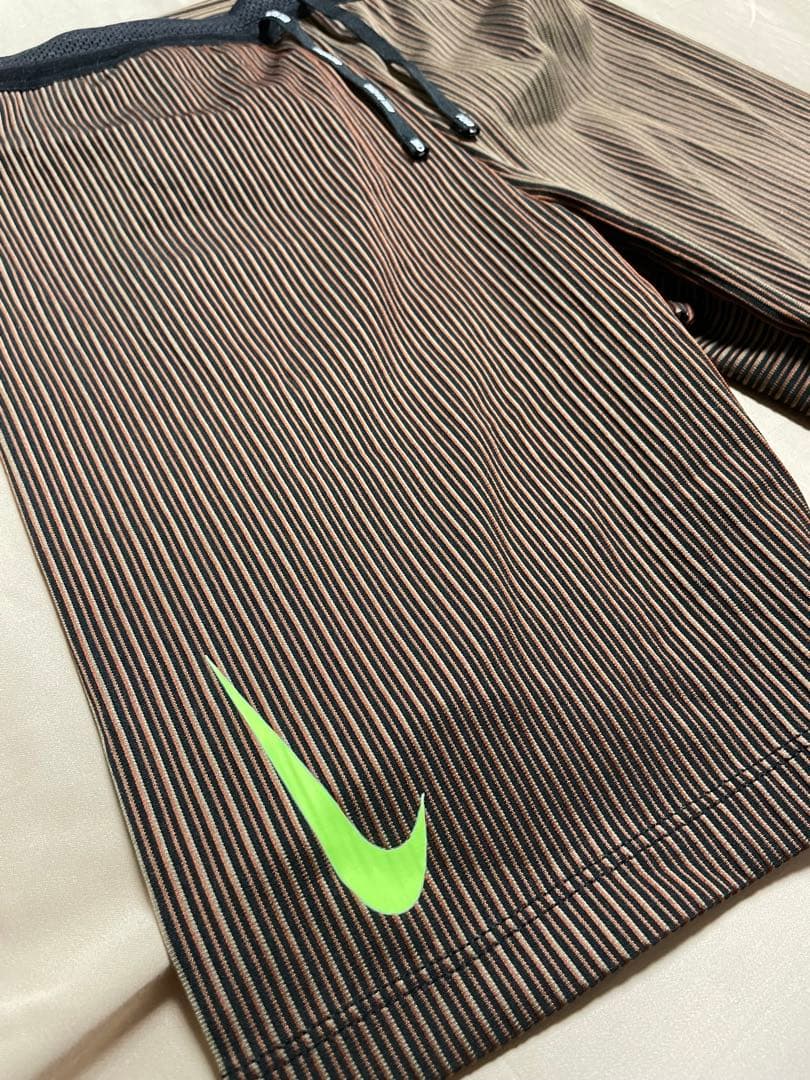 美品 NIKEエアロスイフトハーフタイツ S