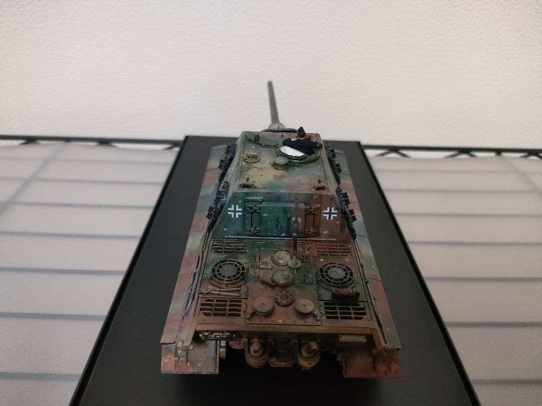 タミヤ1/48ドイツヤークトタイガー完成品　（ディスプレイケース付き）