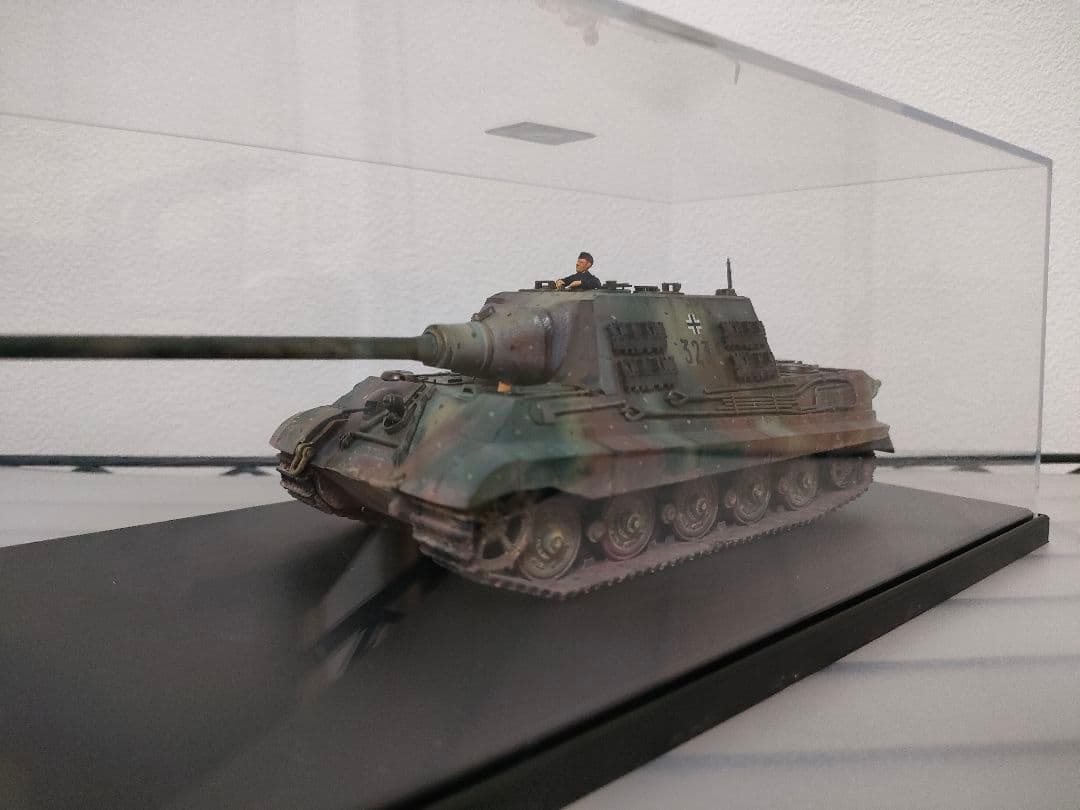 タミヤ1/48ドイツヤークトタイガー完成品　（ディスプレイケース付き）