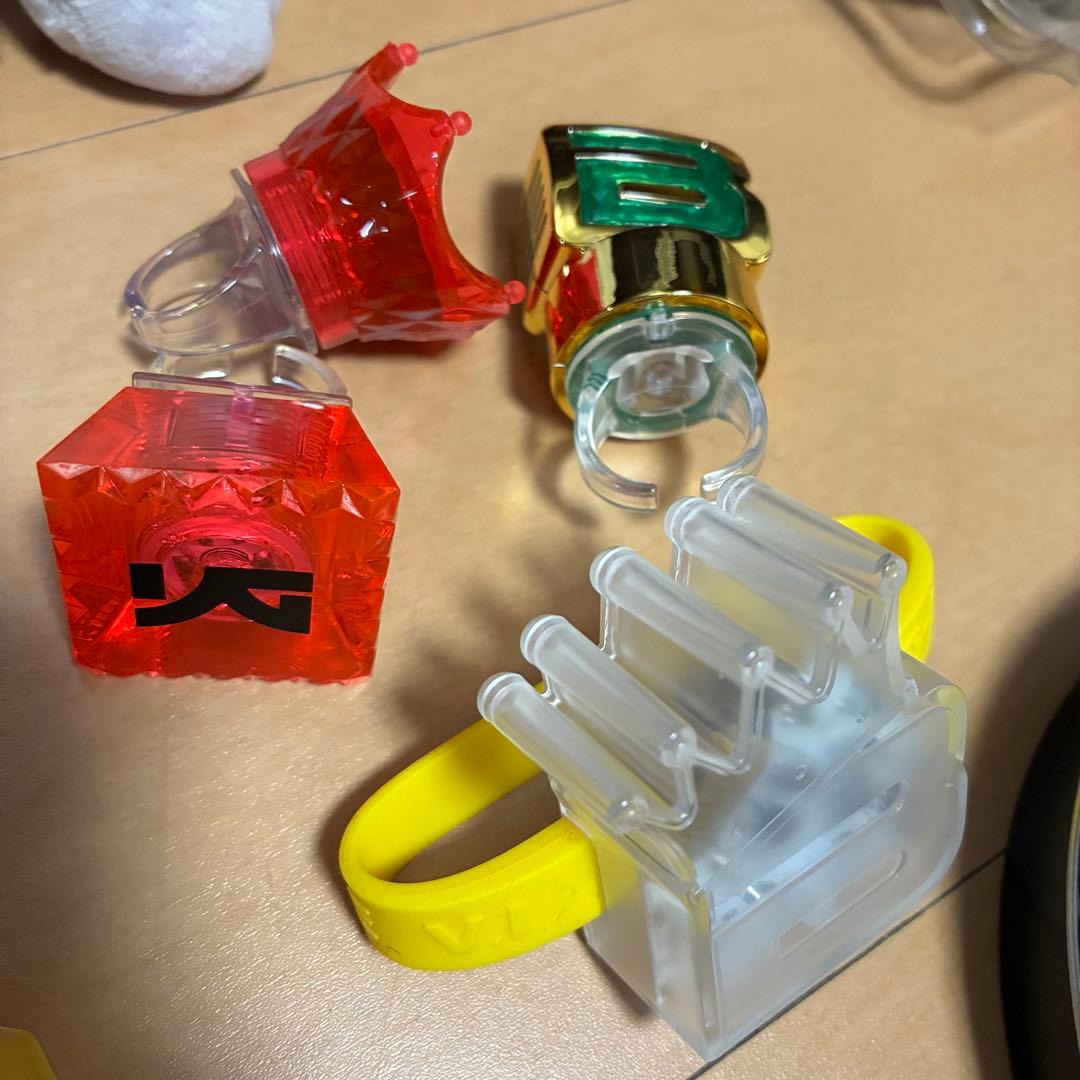 BIGBANG ペンライト　王冠　ボイスキーホルダーぬいぐるみ　トランプ