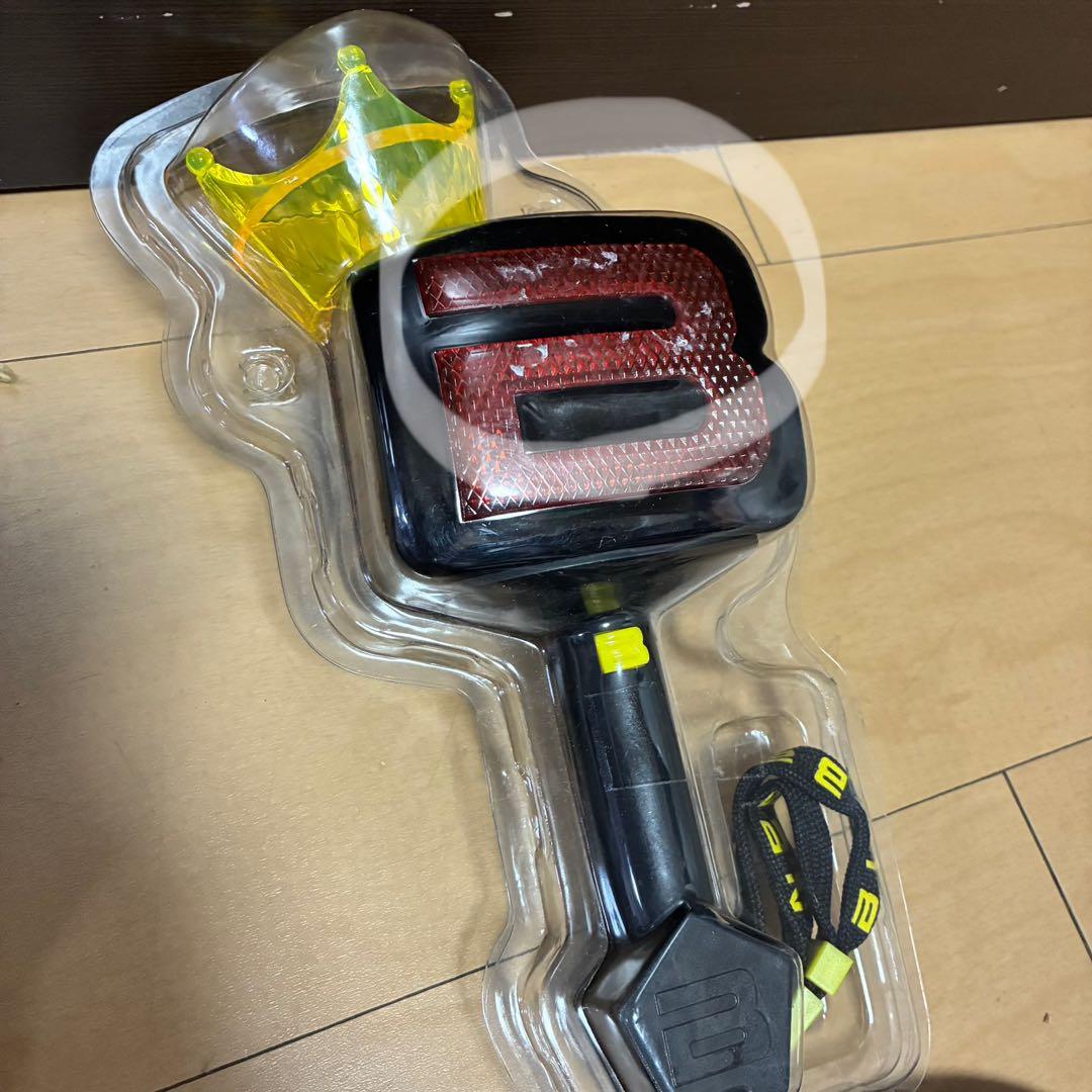 BIGBANG ペンライト　王冠　ボイスキーホルダーぬいぐるみ　トランプ