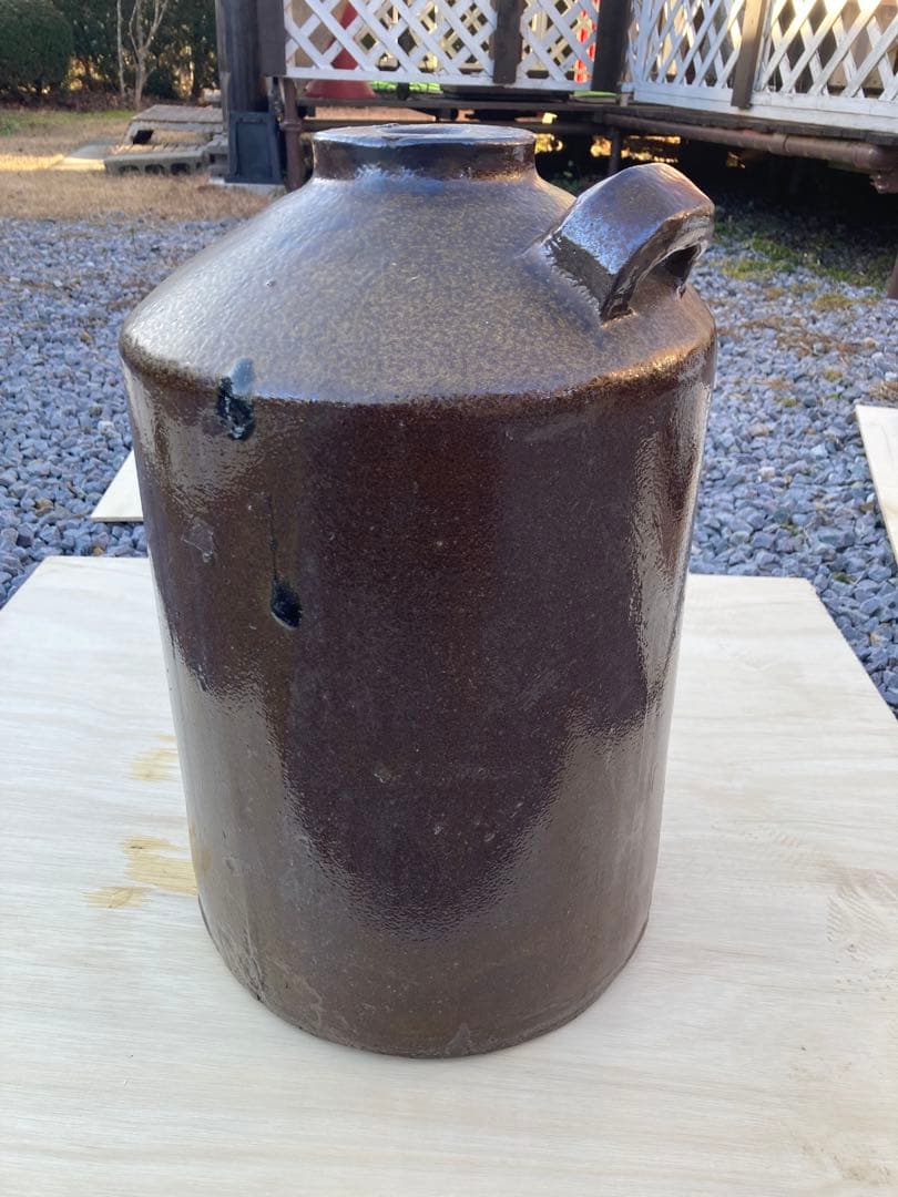 陶器のジャー 茶色 取っ手付き