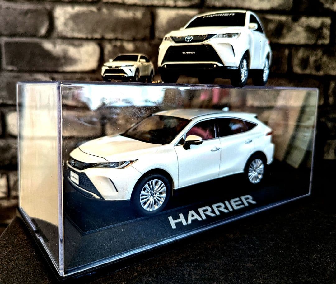 トヨタ　新型 ハリアー 模型 3点セット 白 　キーホルダー　ミニカー