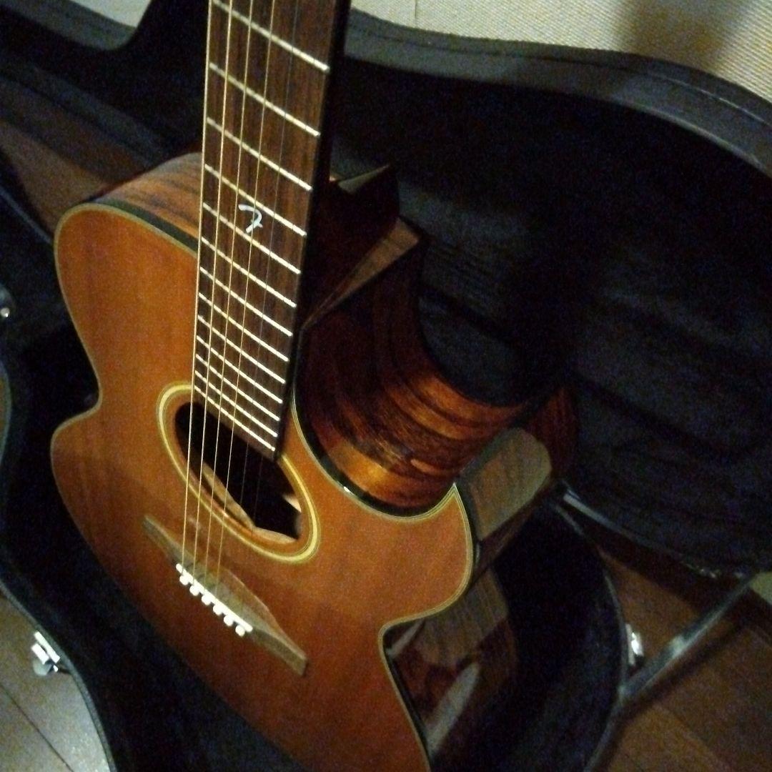 Fender　GDC200 エレアコ　サイドバックの木目がカッコいいギターです。