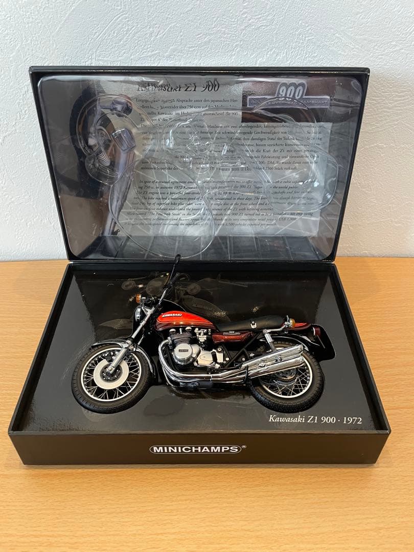オートバイ・バイク MINICHAMPS Kawasaki Z1 900 1972 1:12