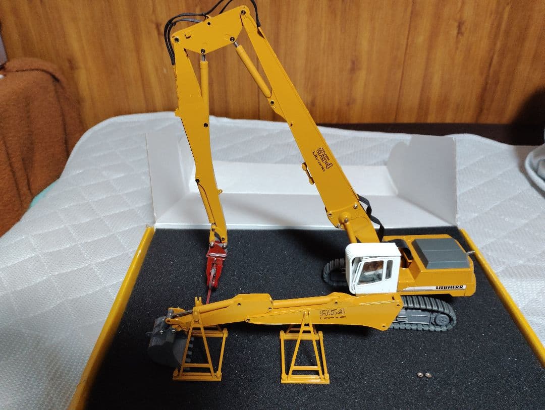 LIEBHERR R954BV解体機　絶版品