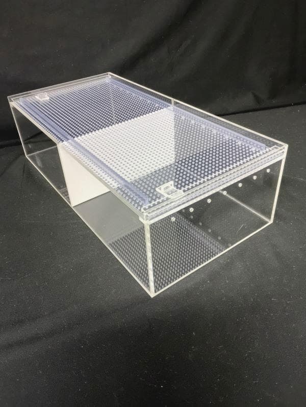 爬虫類 小動物 ケージ 1本で2生体の飼育ができるガラスより透過率高く取扱い楽く