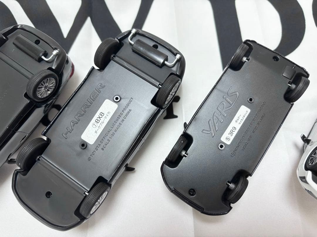 トヨタ カラーサンプル ミニカー 6台セット ヴォクシー ハリアー ヤリス