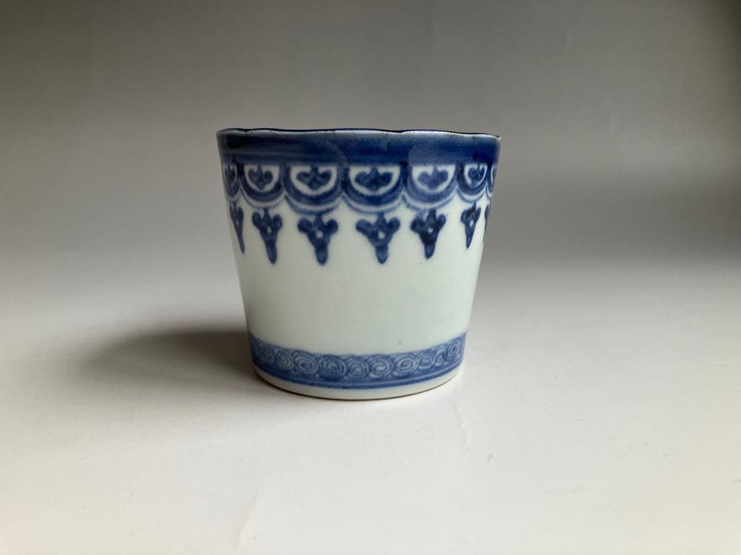 江戸中期頃　古伊万里　瓔珞紋　蕎麦猪口　渦巻紋　骨董　アンティーク　酒器