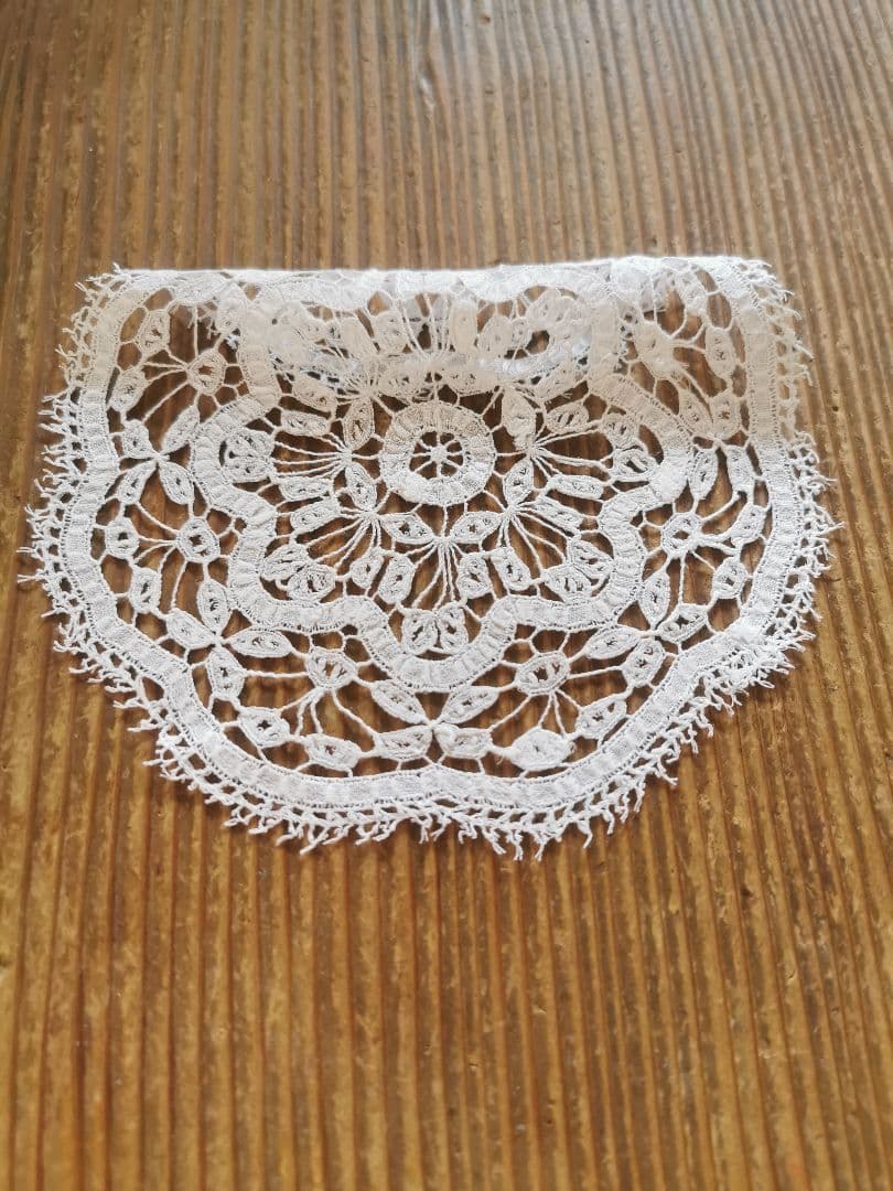 アンティークイタリア購入 ボビンレース編み リーフ＆フラワー ホール技法ドイリー