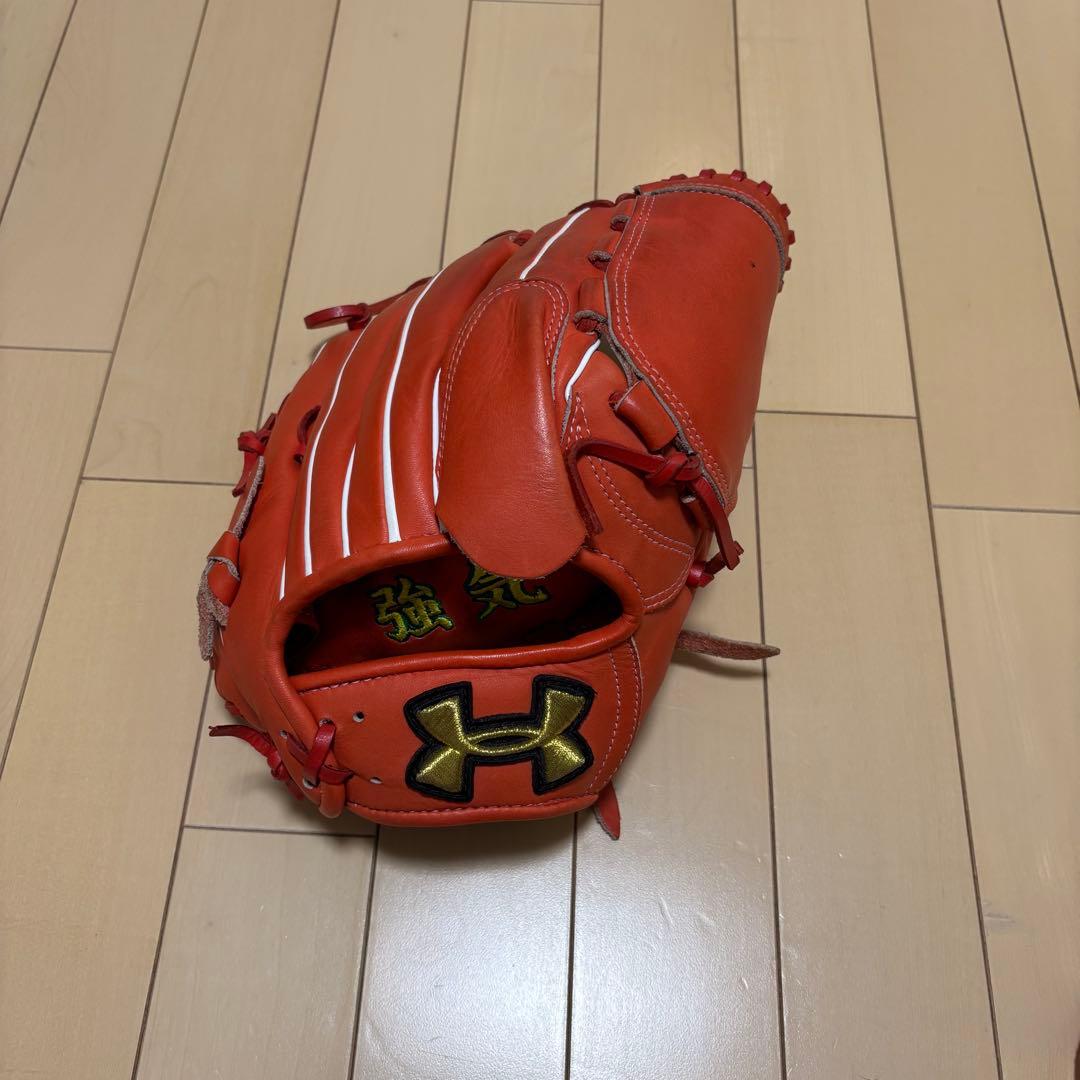 アンダーアーマー軟式グローブ オレンジ色　ピッチャー用