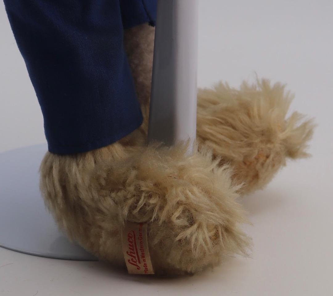 ウサギのぬいぐるみ人形