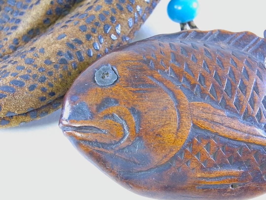 【 E719 】 コレクター放出品　明治時代～大正時代　アイヌ玉魚根付皮提げ袋