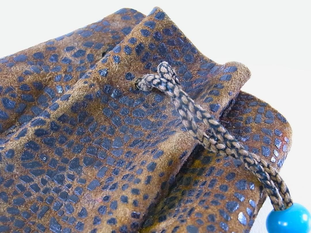 【 E719 】 コレクター放出品　明治時代～大正時代　アイヌ玉魚根付皮提げ袋