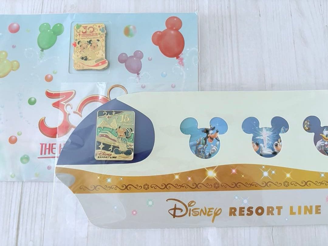 ディズニー　ピンバッジ　チャーム　127個　ディズニーストア