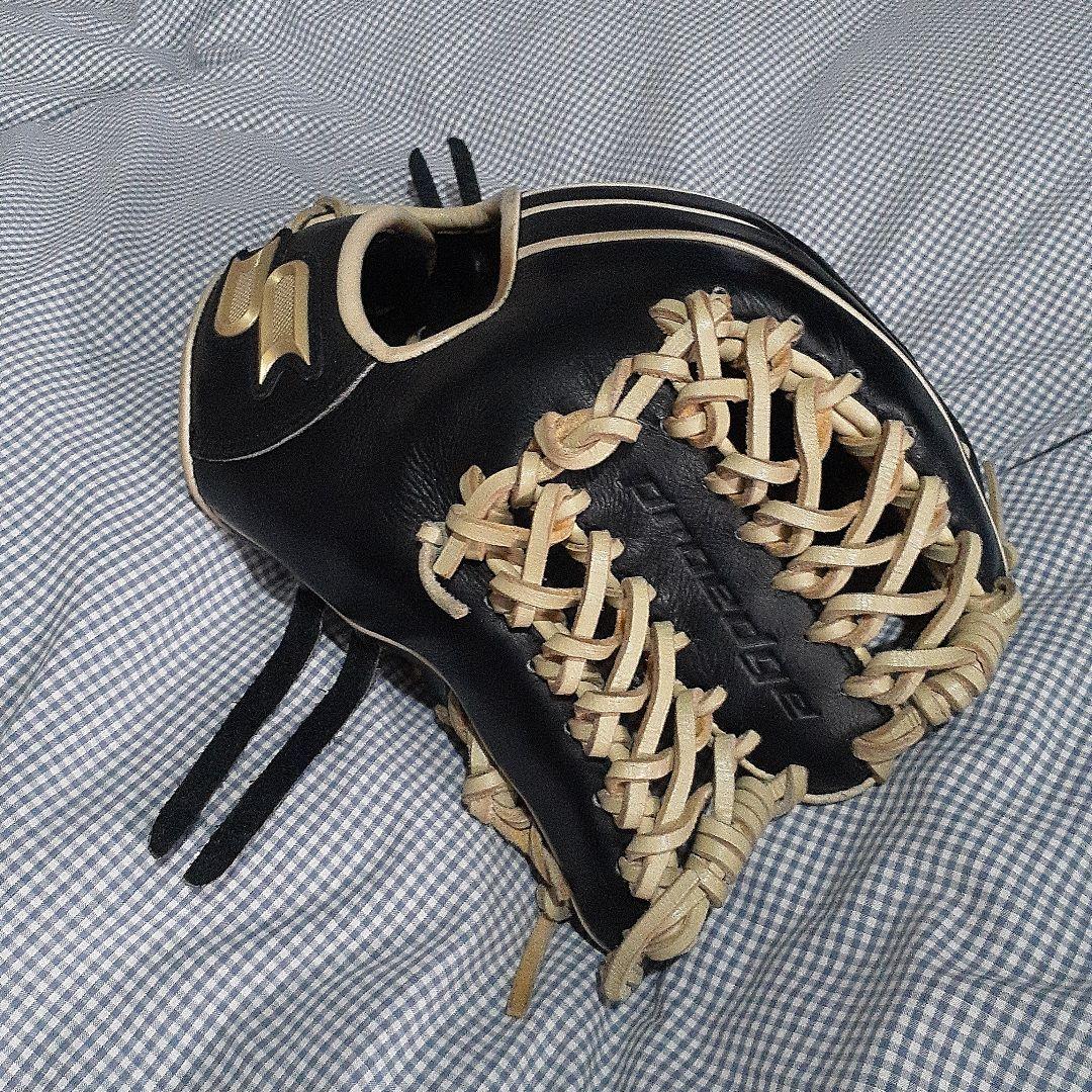 軟式グローブ 黒/ベージュ レース編み