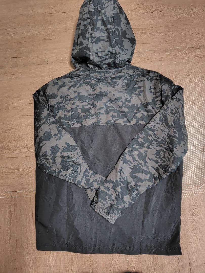 Under Armour 迷彩柄ウィンドブレーカー　上下