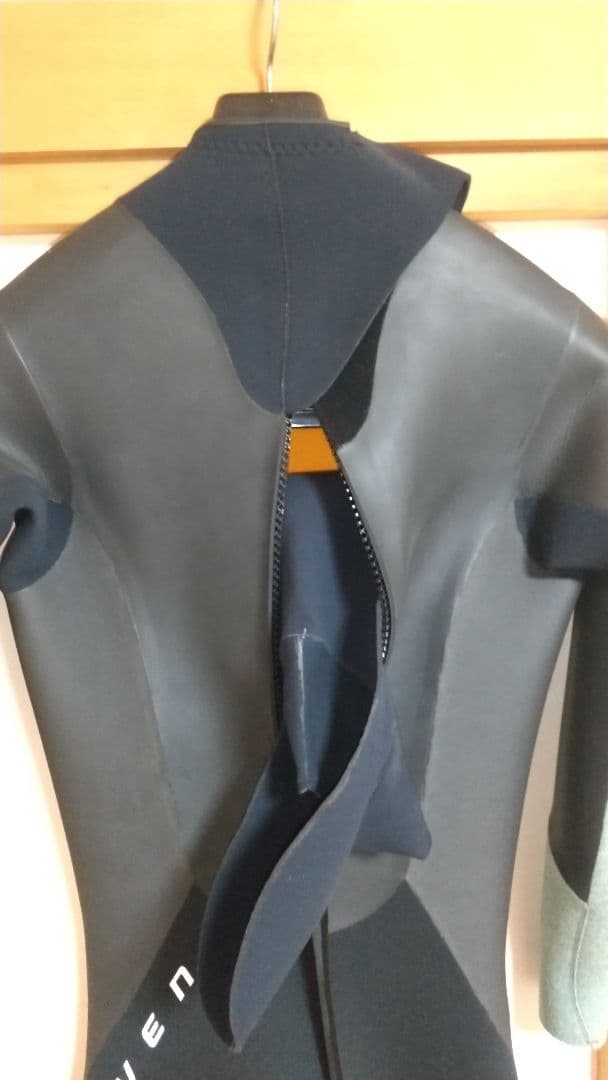 新品同様　セブン　セミドライ　サーフィン　ウェットスーツ　裏起毛