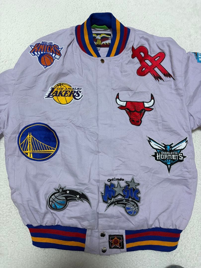 NBA チーム刺繍アウタージャケット 薄紫色