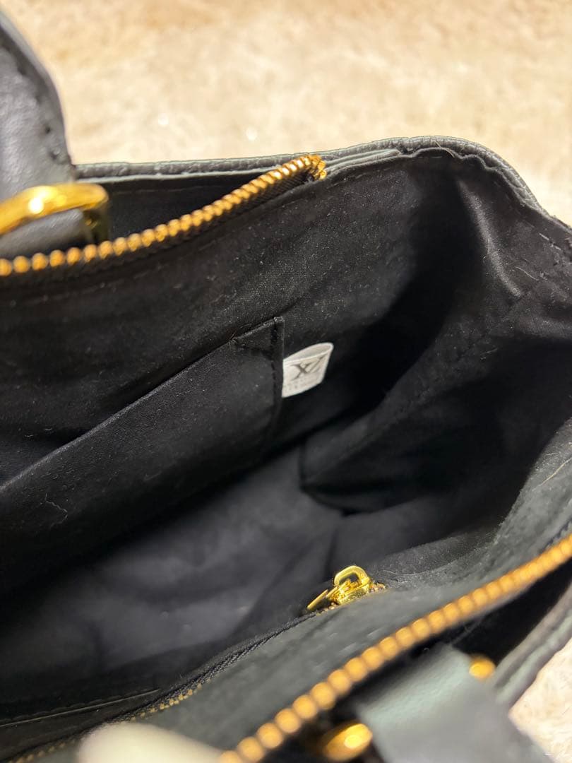 ブラックバック　ファスナー付