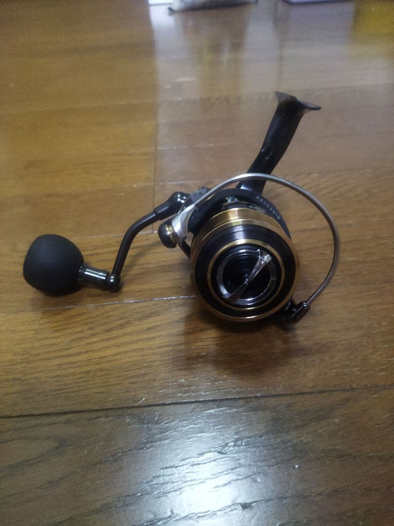 DAIWA スピニングリール ブラック/ゴールド