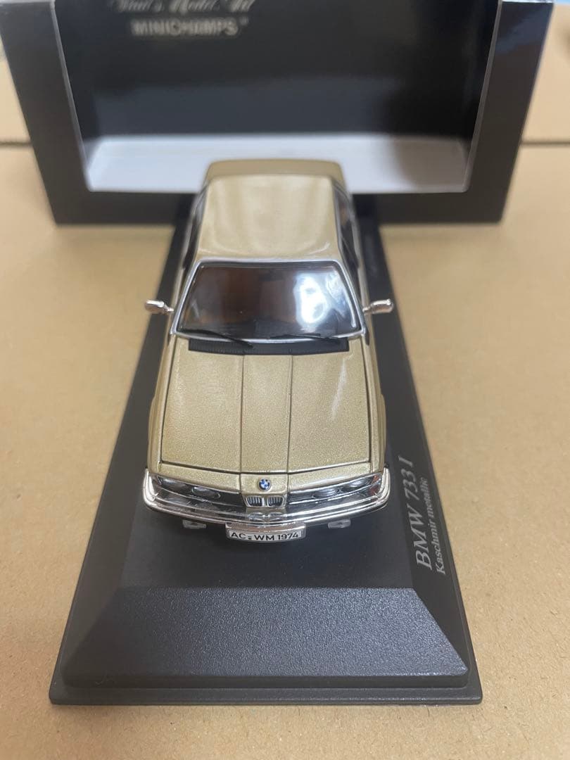 ミニカー  733i 1977 Gold llic 1/43
