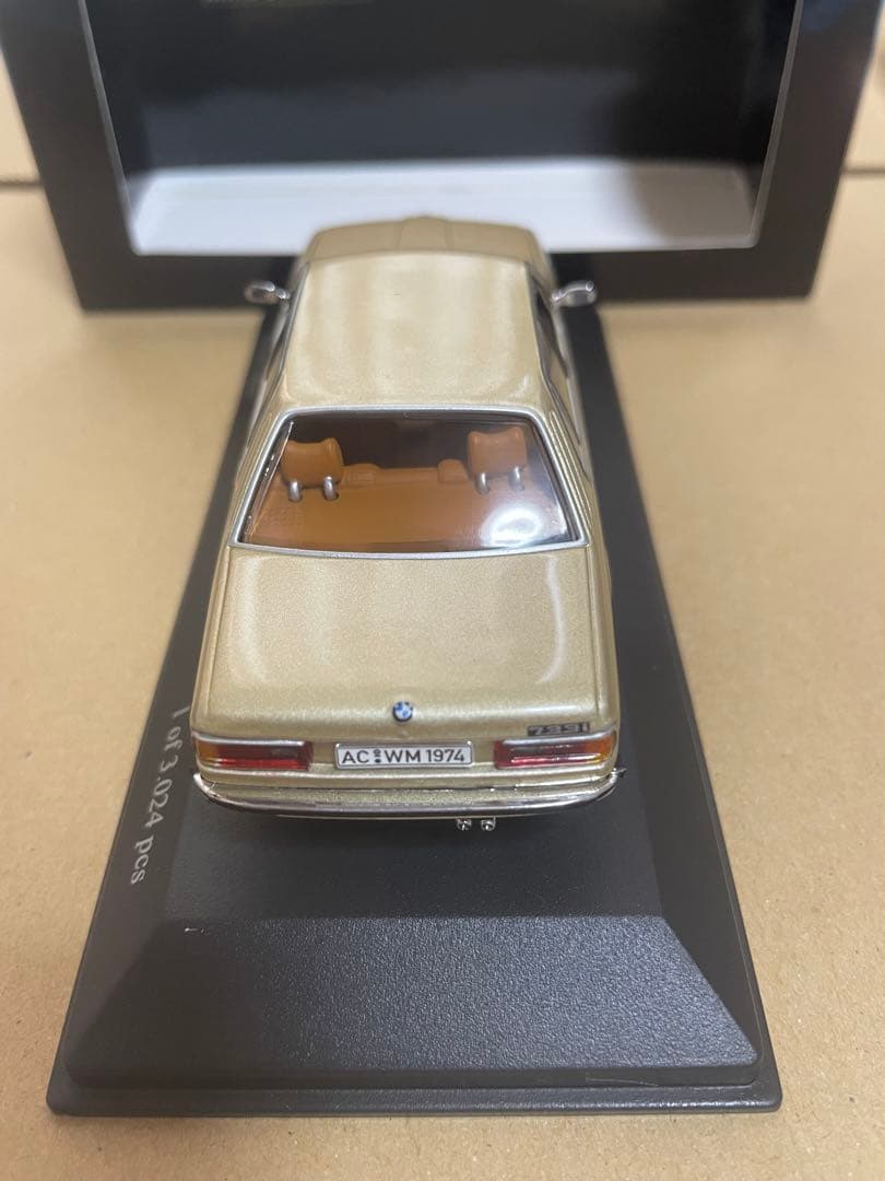 ミニカー  733i 1977 Gold llic 1/43