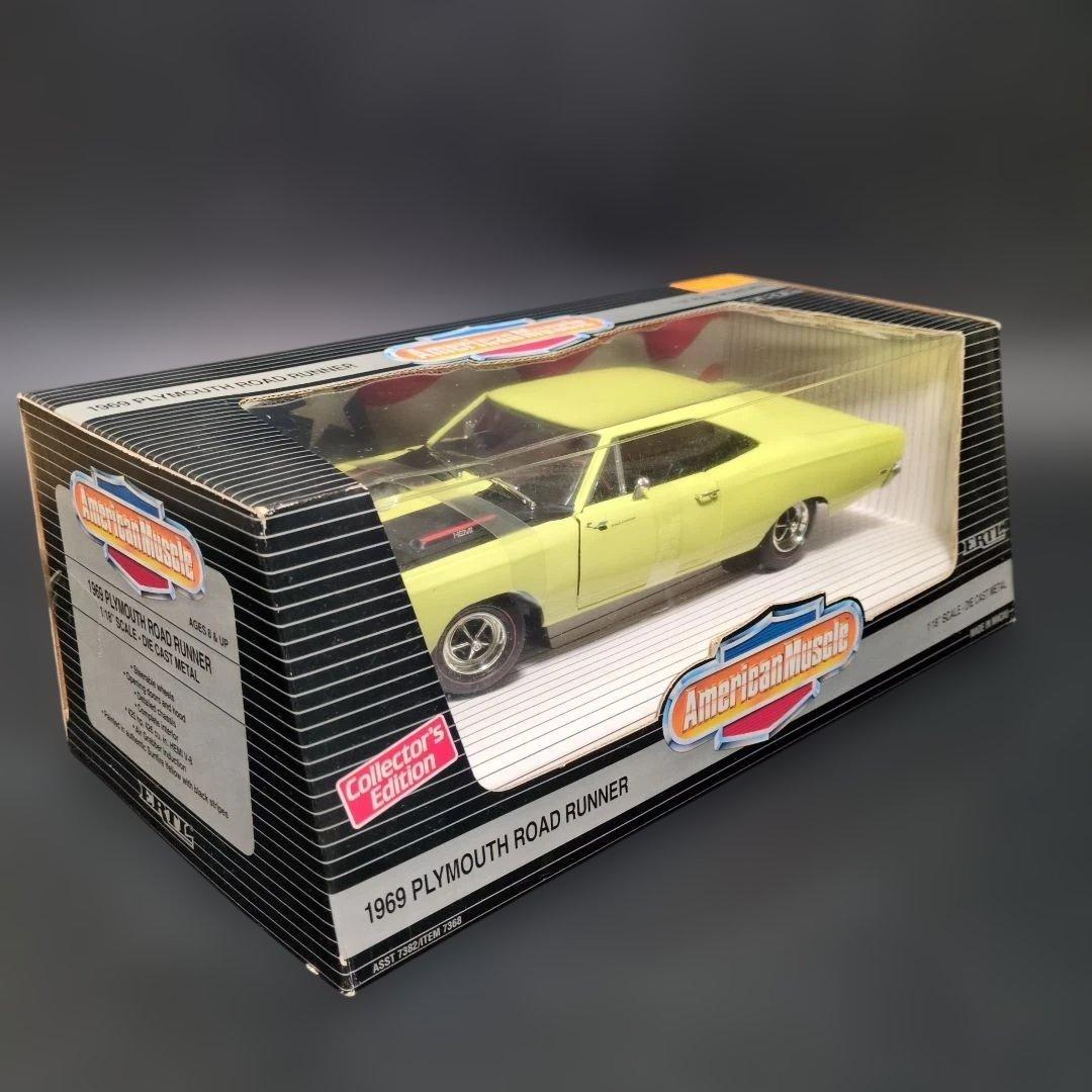 1/18ミニカー　PLYMOUTH ROAD RUNNER 1969
