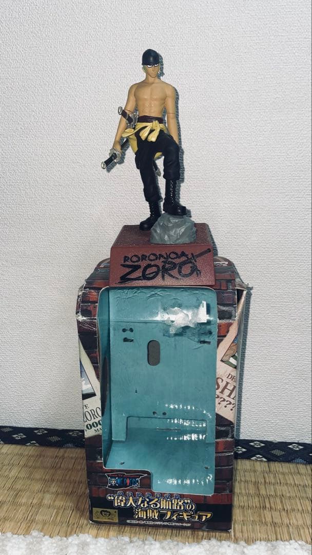 シャンクス REDシリーズ フィギュア 箱付き