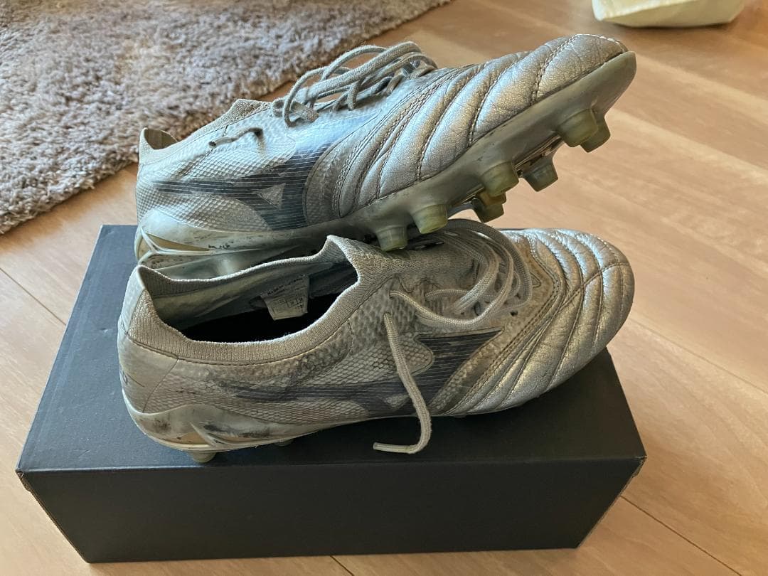 サッカーシューズ スパイク シルバー　モレリアネオⅣベータ