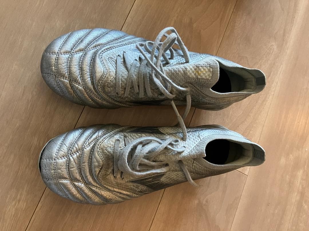 サッカーシューズ スパイク シルバー　モレリアネオⅣベータ