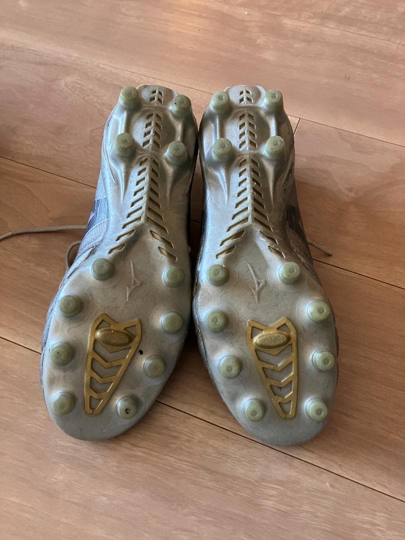 サッカーシューズ スパイク シルバー　モレリアネオⅣベータ