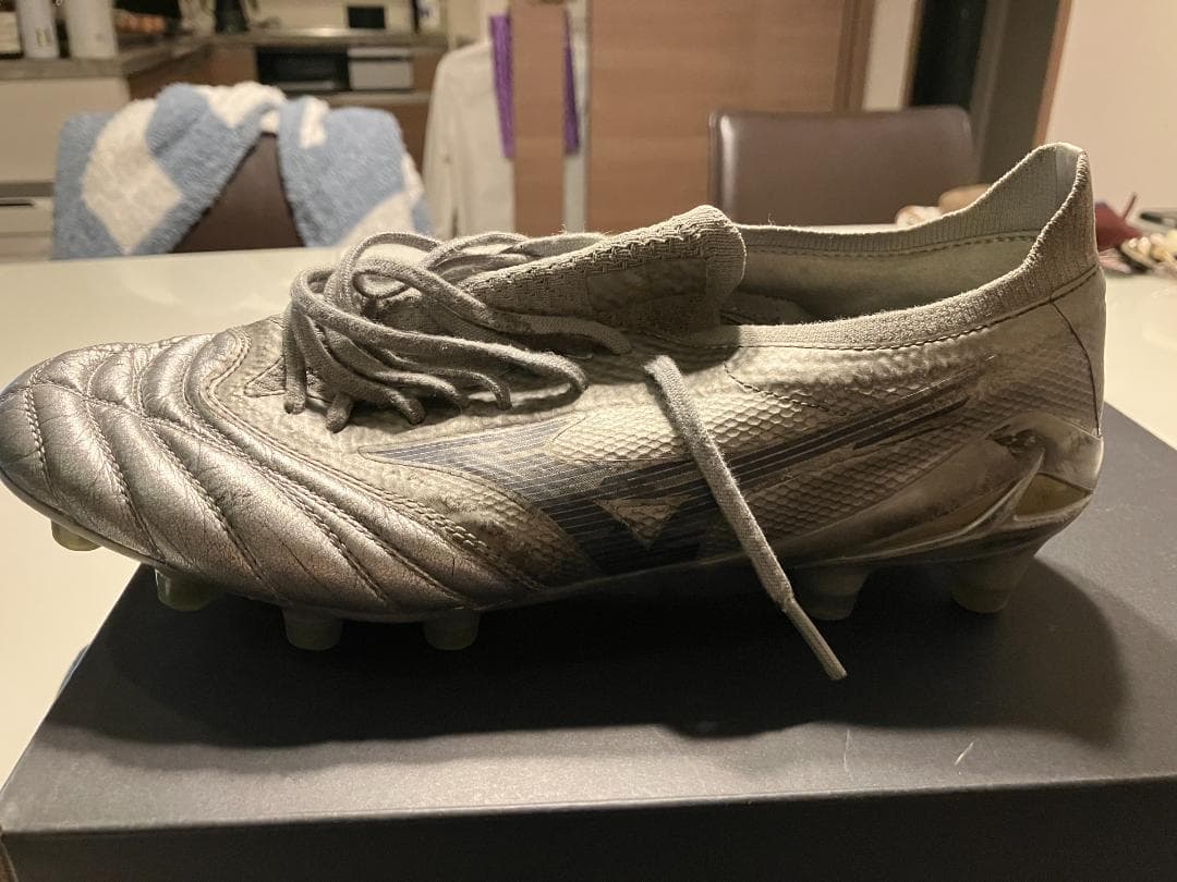 サッカーシューズ スパイク シルバー　モレリアネオⅣベータ